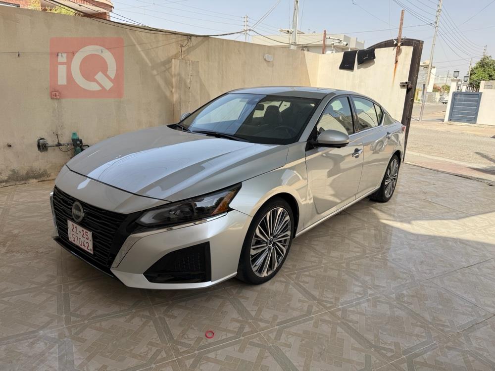 نيسان ألتيما